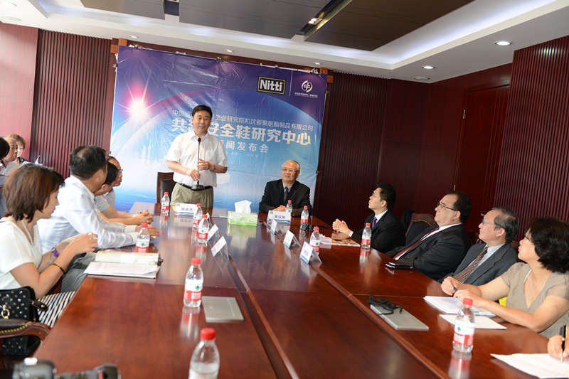 杨承杰院长答记者问.JPG